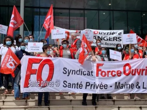 Près de 80 agents d'EHPAD du Maine-et-Loire demandent des moyens...